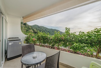 scenic 1br escape near beach c195