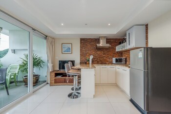 scenic 1br escape near beach c195