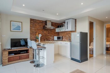 scenic 1br escape near beach c195