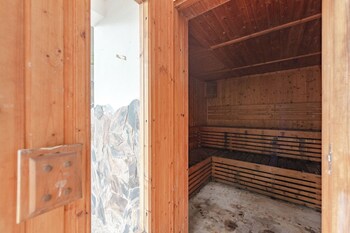 scenic 1br escape near beach c195