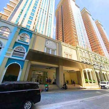 live luxury living at bgc venice