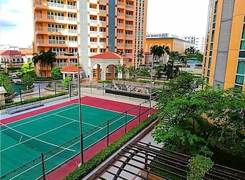 live luxury living at bgc venice