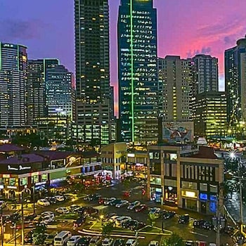live luxury living at bgc venice