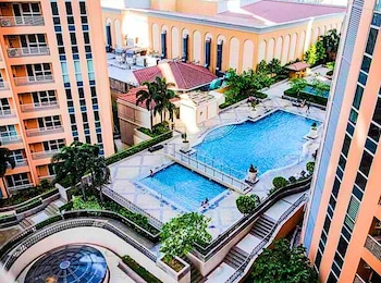 live luxury living at bgc venice