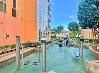 live luxury living at bgc venice