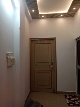 Gharaunda Homestay,,2 star