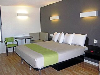 Studio 6 San Antonio, Tx - Airport,11221 San Pedro Ave,3 star