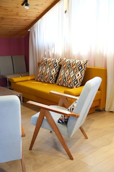 Aparan Guest House,,4 star