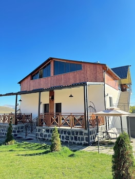 Aparan Guest House,,4 star