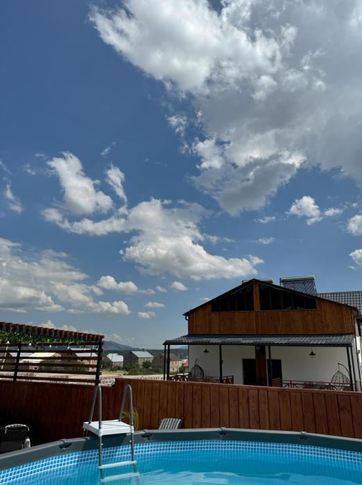 aparan guest house