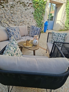 le patio bleu
