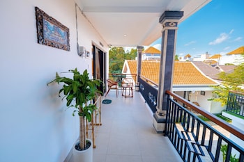 Crystal Flow Guest House & Apartment Canggu,,3 star