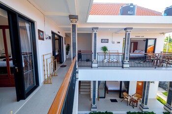 Crystal Flow Guest House & Apartment Canggu,,3 star