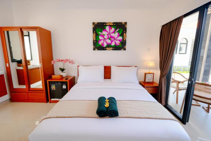crystal flow guest house and apartment canggu
