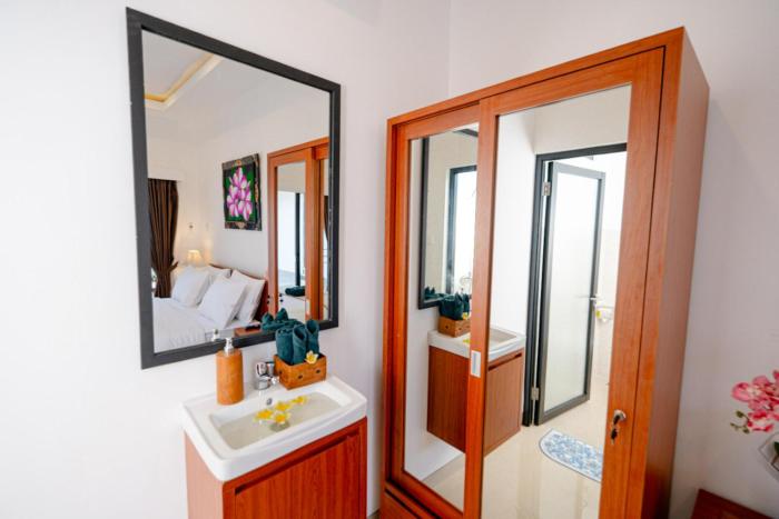 crystal flow guest house and apartment canggu