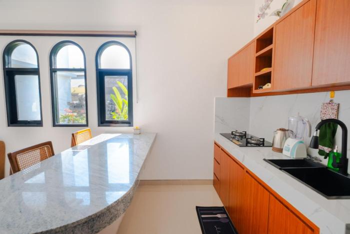 crystal flow guest house and apartment canggu