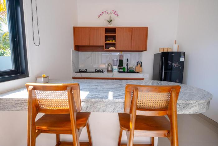 crystal flow guest house and apartment canggu