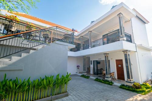 crystal flow guest house and apartment canggu