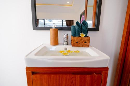 crystal flow guest house and apartment canggu