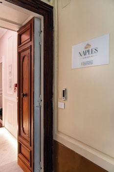naples plaza duomo