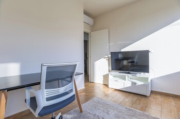 Elevate - Sleek 2-Br Apt By Santa Maria, Jal El Dib,,4 star