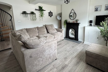 Charming Middlewich House - Sleeps 4,,3 star
