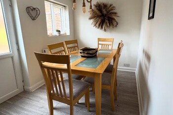 charming middlewich house sleeps 4