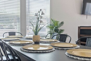 generous 5br 3ba haven close to alamo and riverwalk