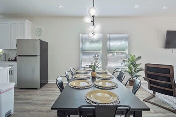 generous 5br 3ba haven close to alamo and riverwalk
