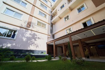 merak pyramids view hotel