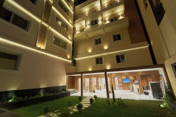 merak pyramids view hotel