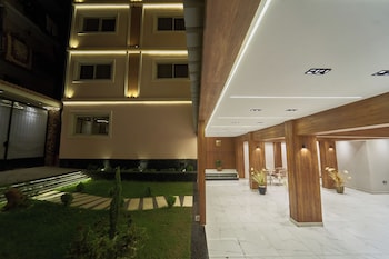 merak pyramids view hotel