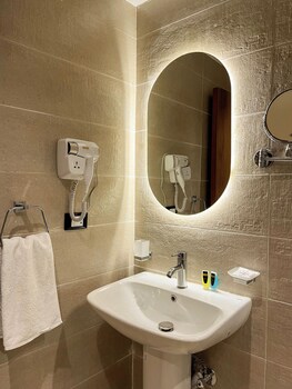 merak pyramids view hotel