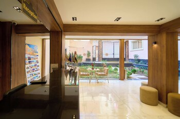 merak pyramids view hotel