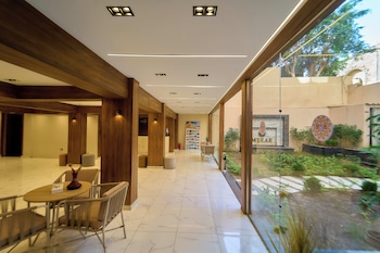 merak pyramids view hotel