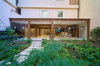 merak pyramids view hotel