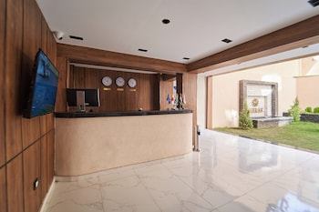 merak pyramids view hotel