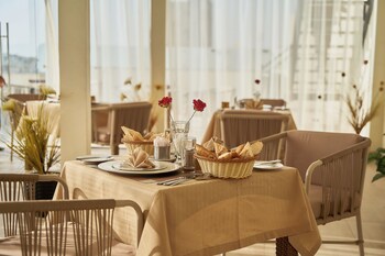 merak pyramids view hotel