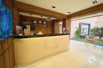 merak pyramids view hotel