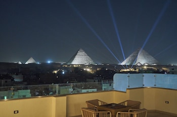 merak pyramids view hotel