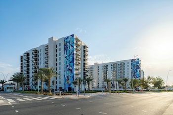 Maison Privee - Sleek Yas Getaway W/ Ferrari World And Canal Views,,0 star