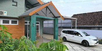 Green House Homestay,,2 star