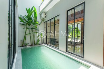 Royal Villa Canggu,,4 star