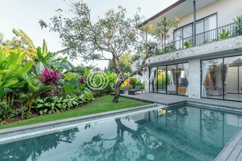 Royal Villa Canggu,,4 star
