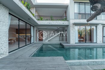 Royal Villa Canggu,,4 star
