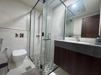 Luxury 1-Bedroom Fully Furnished Lifeline Apartment,,0 star