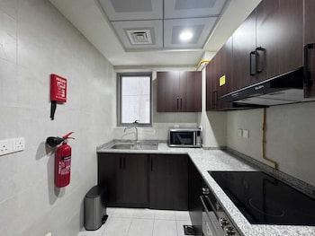 Luxury 1-Bedroom Fully Furnished Lifeline Apartment,,0 star