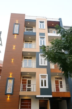 letstay sector 70 noida