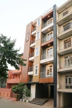 letstay sector 70 noida