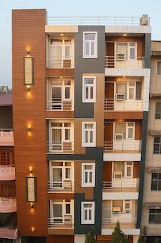 letstay sector 70 noida